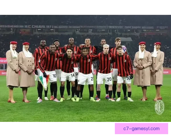 跟队曝卡尔迪纳莱现身米兰基地 跟队曝卡尔迪纳莱现身米兰基地