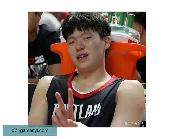 杨瀚森低迷表现引发争议球迷热议